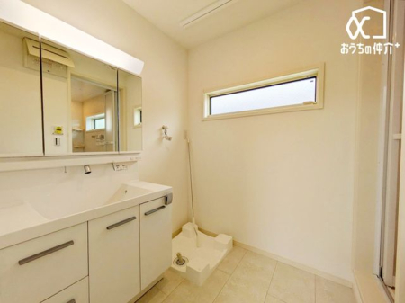 洗面台・洗面所 ～Wash room～大きな洗面　家族みんなが毎日使う洗面室。忙しい朝には使いやすい洗面で、ステキな一日のスタートをきりましょう。イプの洗面化粧台