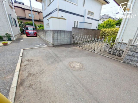 現地土地写真 1号地に面する位置指定道路の様子