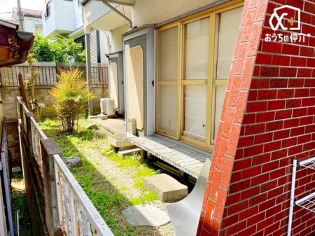 周辺環境 ファミリーマート 小手指四丁目店 徒歩4分。駐車場は2台、区画整理されたきれいな街並み 270m