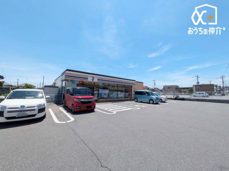 周辺環境 セブンイレブン狭山ヶ丘2丁目 徒歩7分。24時間営業なので、急なお買い物にも便利です。飲食物や軽い日用品を販売しております。駐車場有 490m