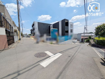 現地外観写真 角地は通風や採光に優れ、開放感のある暮らしを実現します。また、隣接する建物が少ないため、プライバシーを確保することができます！