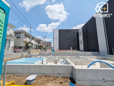 現地外観写真 周囲の騒音が少なく、家族や個人の時間を大切にできる閑静な住宅地。
