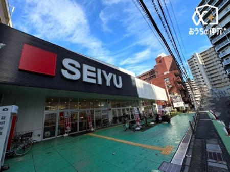 周辺環境 西友西所沢店 徒歩7分。品揃え豊富なスーパーマーケットでございます。近隣の方々でいつも賑わっております。駐車場も広いです。 490m