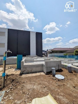 現地外観写真 周囲の騒音が少なく、家族や個人の時間を大切にできる閑静な住宅地。