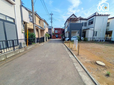 周辺環境 ファミリーマート所沢けやき通り店 徒歩3分。24時間営業なので、急なお買い物にも便利です。飲食物や軽い日用品を販売しております。駐車場；有 170m
