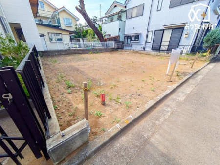 周辺環境 かえで内科医院 徒歩10分。診療科目：内科 9：00～12：00、15：00～18：00 日曜日・祝日・木曜日定休日 駐車場あり 780m
