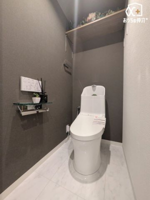 トイレ デザイン性と機能性が調和する温水洗浄トイレ。癒しと清潔さが生まれるワンランク上の空間。