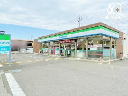 周辺環境 徒歩4分。【ファミリーマート　狭山けやき通り店】営業時間24時間営業、車椅子対応の駐車場、クレジット カード可。 260m
