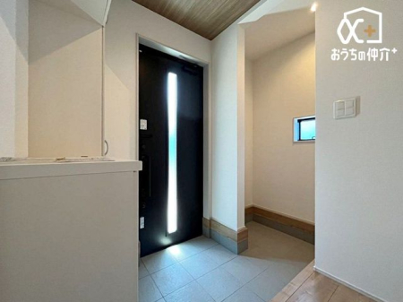 玄関 収納力豊富な玄関です。