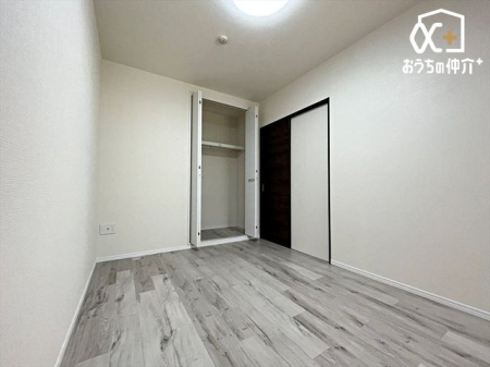 その他内観 収納付きの洋室です。