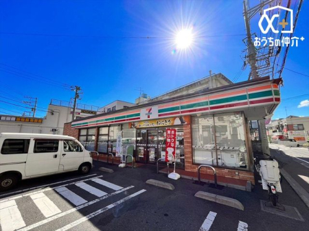 周辺環境 セブンイレブン富士見鶴瀬西2丁目店 徒歩1分。24時間営業のコンビニエンスストア。 10m