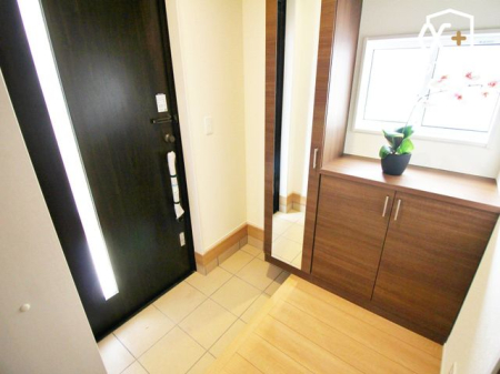 玄関 外から見た玄関まわりの様子です。是非現地に足を運んでいただきご覧くだささい。