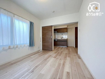 寝室 個室としてもダイニングキッチンの続き間としても使えます。
