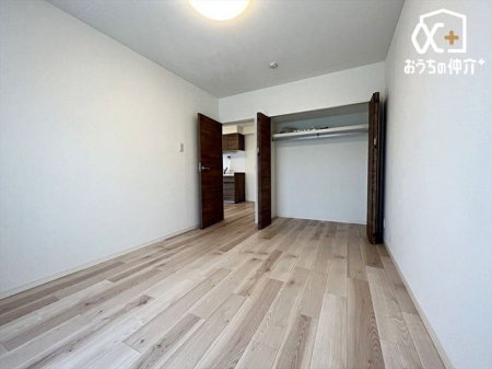 子供部屋 バルコニーに面した明るい子供部屋の様子。
