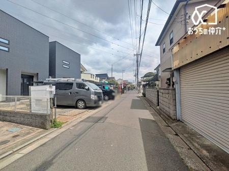現地外観写真 南側幅員4.0ｍの公道。車通りが少なく、静かで落ち着いた環境が魅力です。穏やかな暮らしを求める方におすすめしたい立地です。
