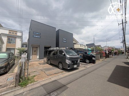現地外観写真 戸建て住宅ならではの静かでプライベートな空間は、心地よい暮らしを求める方に最適。ペットとのびのび暮らせるのも魅力です。