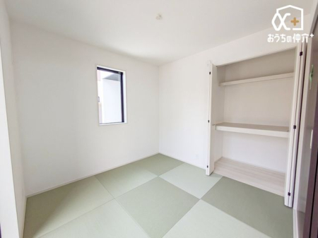 その他内観 和室は来客時や子育てシーンにも重宝。ゆったり落ち着ける和室。お子様のお昼寝や遊び場にも重宝します。