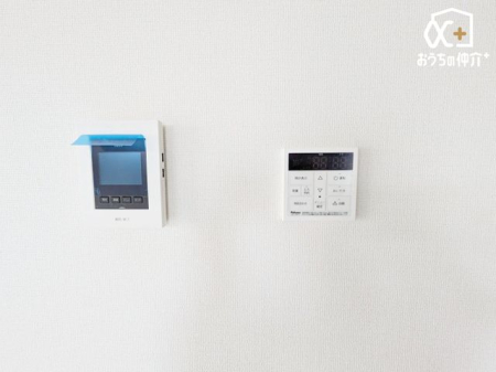 その他 テレビモニター付きインターホンと追い炊き機能リモコン