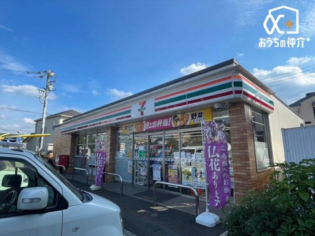 周辺環境 セブンイレブン所沢久米店 徒歩5分。24時間営業 370m