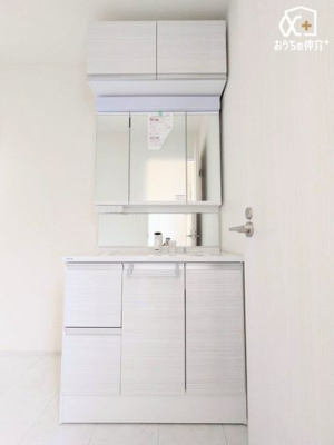 洗面台・洗面所 広々とした洗面スペースで朝の支度もスムーズです！