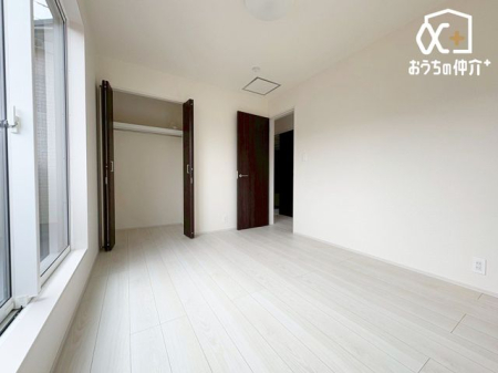 寝室 クローゼットも付いており、寝具・衣類等も豊富に収納可能な寝室です。