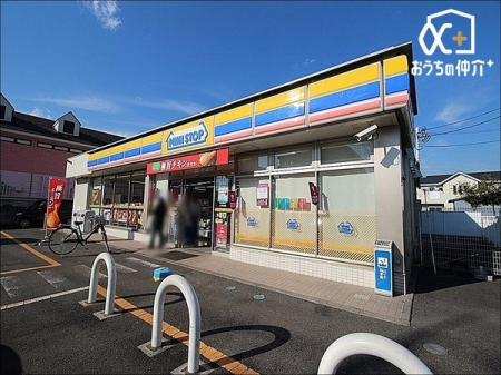 周辺環境 ミニストップ小平小川店 徒歩12分。 940m