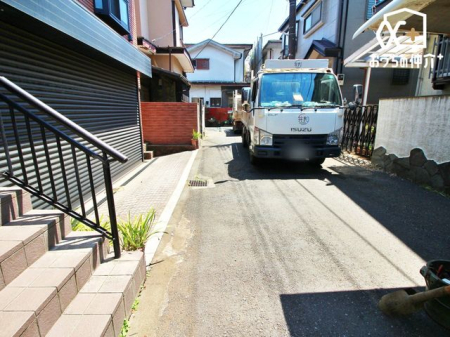 現地土地写真 車通りが少なく小さなお子様がいても安心です！