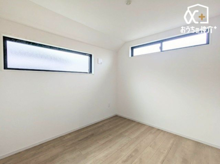 その他内観 家具の配置がしやすいシンプルなお部屋。様々な生活スタイルやシーンに対応が可能ですね。