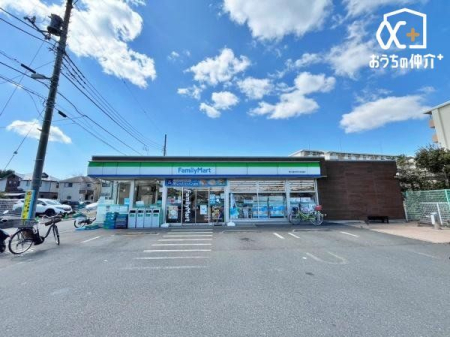 周辺環境 ファミリーマート東久留米所沢街道店 徒歩9分。営業時間：24時間　駐車場：有　　■駐車場が広く、車でのアクセス良好　イートインも有！ 720m