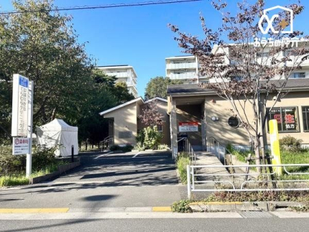 周辺環境 ひばりが丘てらむらクリニック 徒歩10分。内科・循環器内科・消化器内科・皮膚科 診療時間：9:00-12:00　14:30-18:00(土曜は午前のみ) 800m