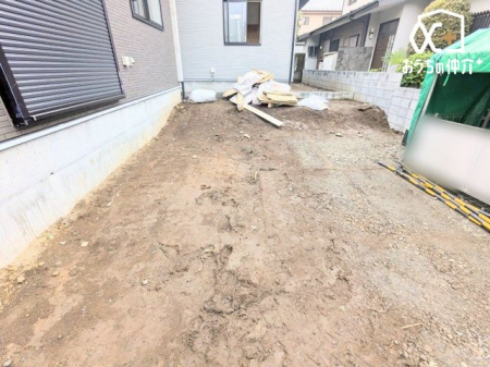  カースペースは2台あり。自転車を停めるスペースとしても活用いただけます。お車での来客にも対応できます！