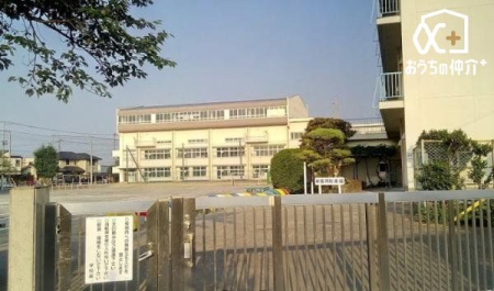 周辺環境 川越市立大東東小学校 徒歩25分。一人一人の子どもを大切にしながら、大切なことを教える 1950m