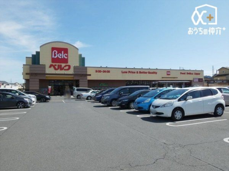 周辺環境 ベルク川越むさし野店 徒歩17分。駐車場が広く、車での来店も可能です。野菜や果物様々な商品が揃っています。 1350m