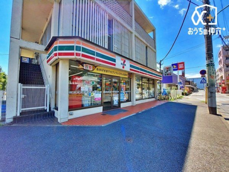 周辺環境 セブンイレブン 川越南大塚駅南口店 徒歩5分。商業施設が近いコンビニエンスストアです。 370m