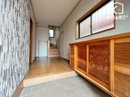 玄関 装飾タイルが引き立つ玄関です。