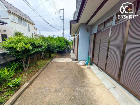 周辺環境 セブン-イレブン 所沢狭山ヶ丘２丁目店 徒歩10分。24時間営業なので、急なお買い物にも便利です。飲食物や軽い日用品を販売しております。駐車場；有（大型トラック可 760m
