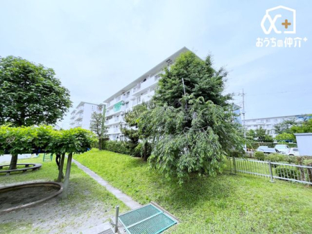 周辺環境 新座市立第四中学校 徒歩8分。学校の木・けやき　学校の花・こぶし 生徒数493人 640m