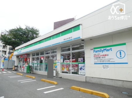 周辺環境 ファミリーマート　東村山久米川通り店 徒歩3分。【営業時間】24時間営業【駐車場】あり 190m