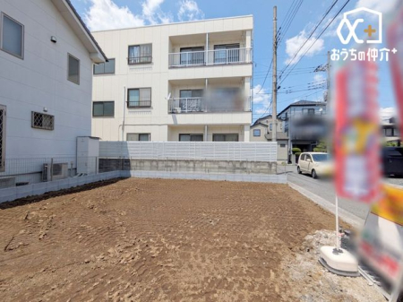 現地土地写真 通勤・通学に便利な立地。商業施設や学校も近く、暮らしやすいエリアです
