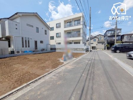 現地土地写真 東側約4.2ｍの公道。車通りが少なく、静かで落ち着いた環境が魅力です。穏やかな暮らしを求める方におすすめしたい立地です。