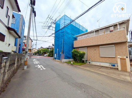 現地外観写真 【外観完成イメージ】住宅街に溶け込みながらも存在感のある外壁デザインを採用
