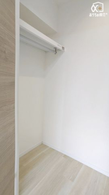 その他 外部の通行人の目線よりも、お部屋の位置が高くなりますので外からの視線が気にならず、眺望や通風、日当たりの良さが魅力です。防犯面でも安心感があります。