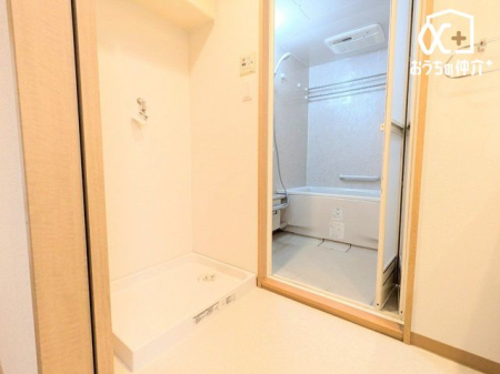 洗面台・洗面所 清潔感のある洗濯スペース