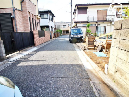 現地外観写真 車通りが少なく小さなお子様がいても安心です！