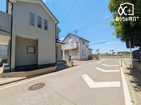 周辺環境 所沢市立中富小学校 徒歩15分。敷地が広く、お子様も伸び伸び過ごせる小学校でございます！ 1190m