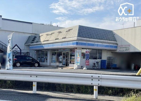 周辺環境 ローソン　所沢花園二丁目店 徒歩5分。24時間営業なので、急なお買い物にも便利です。飲食物や軽い日用品を販売しております。駐車場；有 380m