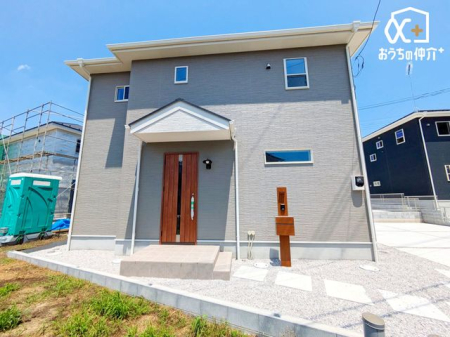 周辺環境 徒歩9分。【入間市立金子中学校】車椅子対応の駐車場・入り口あり 700m