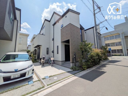 現地外観写真 周囲の騒音が少なく、家族や個人の時間を大切にできる閑静な住宅地。