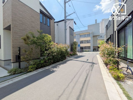 現地外観写真 穏やかな雰囲気と治安の良さが魅力の閑静な住宅街。小さなお子さまがいるご家庭にもおすすめな住環境です。
