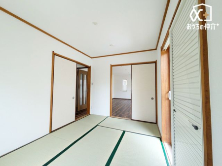 その他内観 和室は来客時や子育てシーンにも重宝。ゆったり落ち着ける和室。お子様のお昼寝や遊び場にも重宝します。
